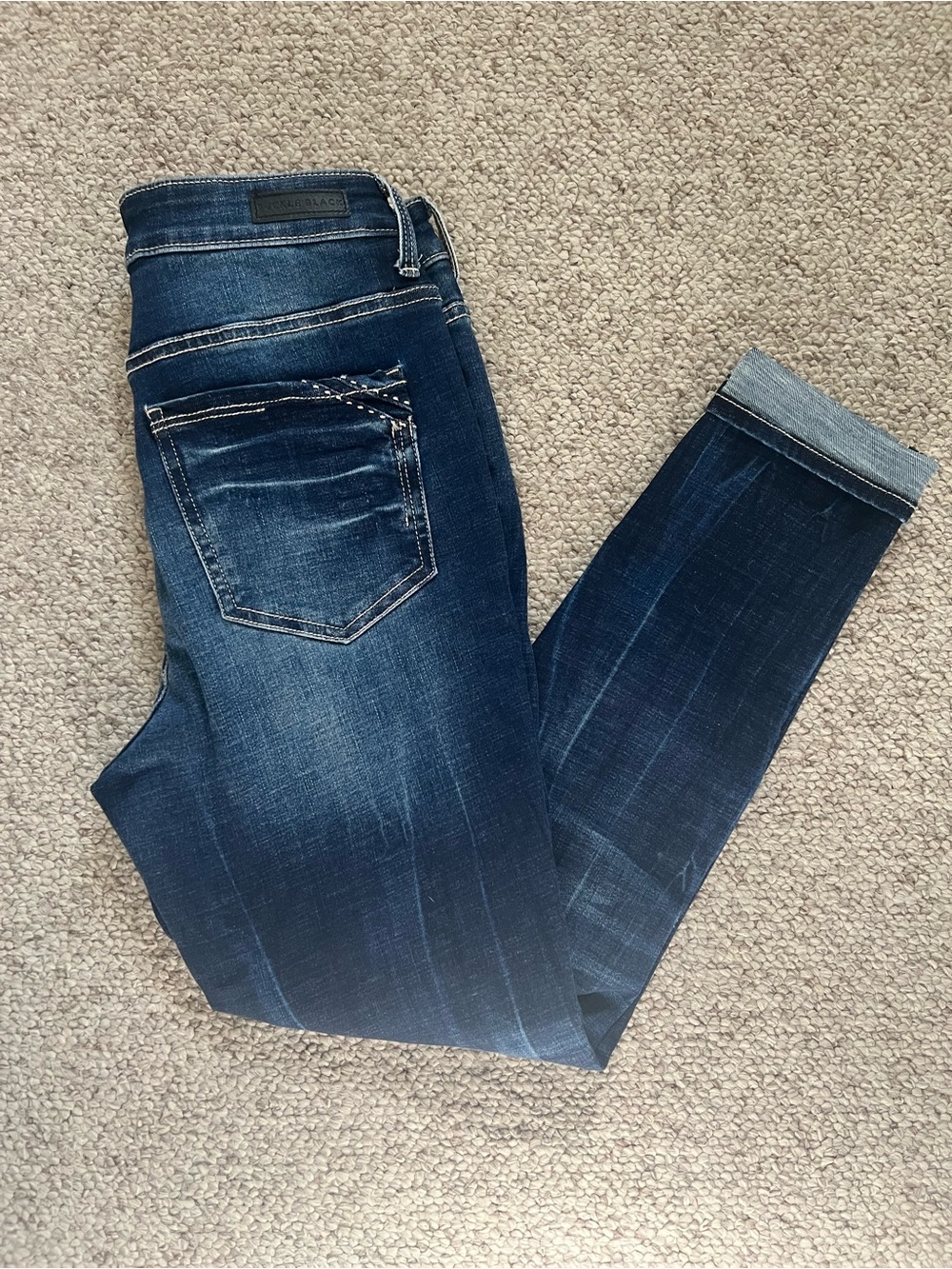 NWOT Women’s Buckle Black Distressed Dark Wash Skinny Jeans - Blue - Picture 3 of 5